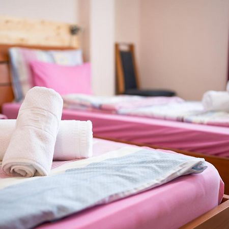 Hotel Holiday-M Ohrid Buitenkant foto