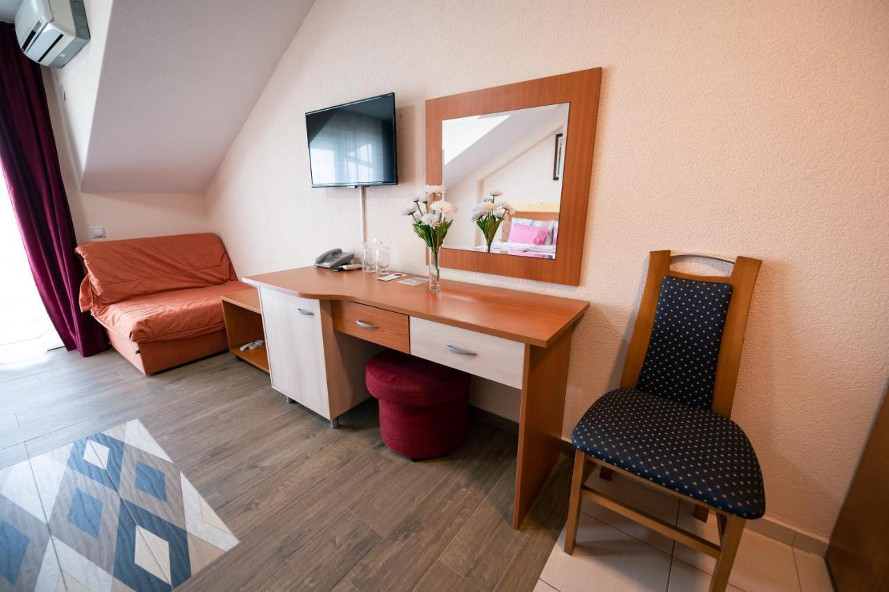Hotel Holiday-M Ohrid Buitenkant foto