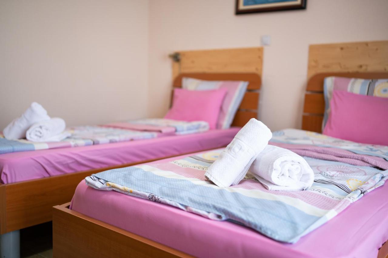Hotel Holiday-M Ohrid Buitenkant foto