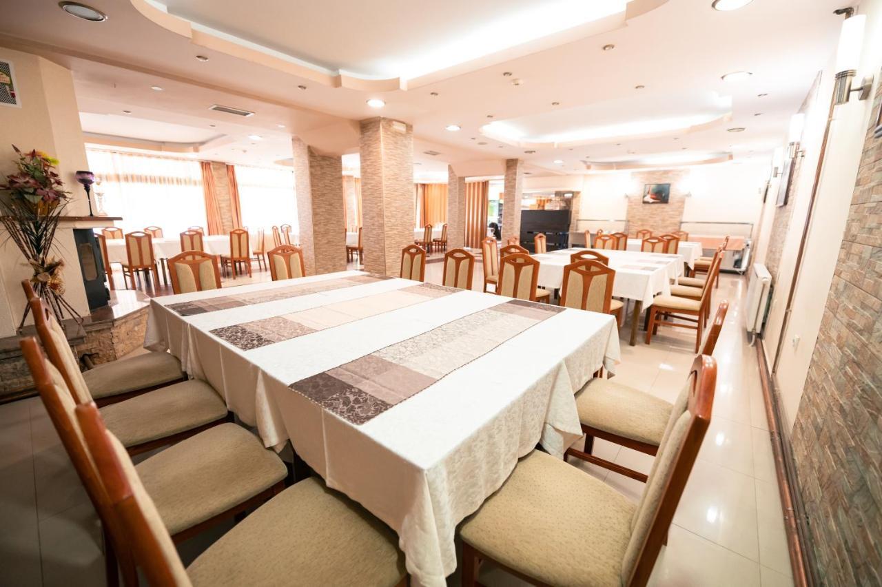Hotel Holiday-M Ohrid Buitenkant foto