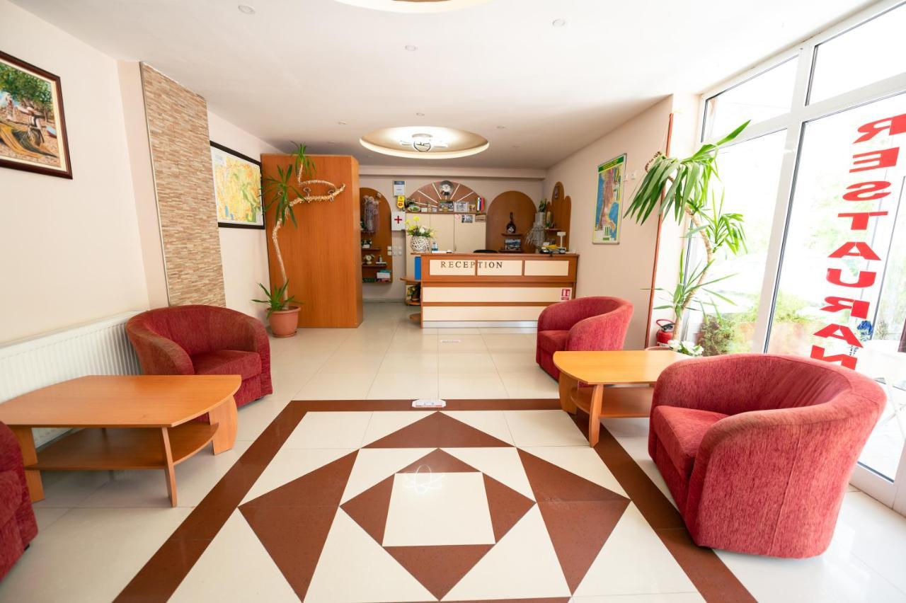 Hotel Holiday-M Ohrid Buitenkant foto