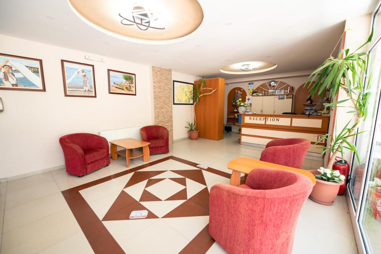 Hotel Holiday-M Ohrid Buitenkant foto