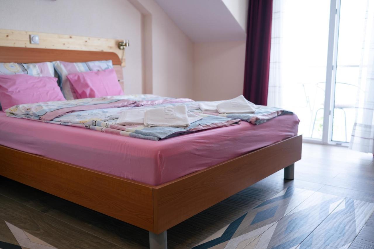 Hotel Holiday-M Ohrid Buitenkant foto