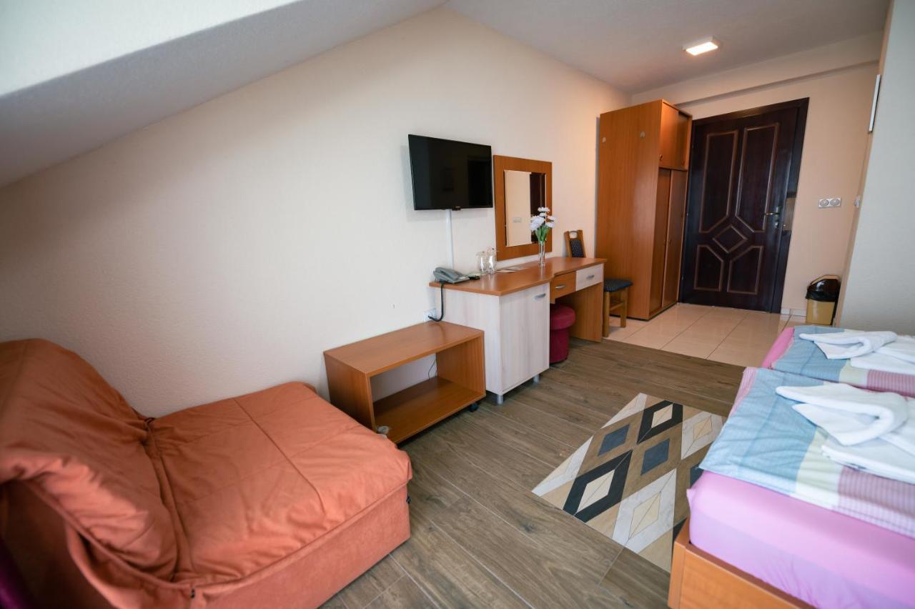 Hotel Holiday-M Ohrid Buitenkant foto