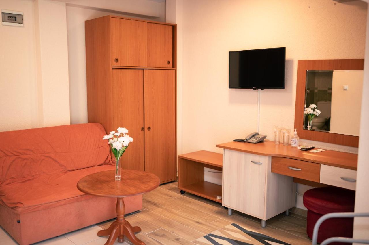 Hotel Holiday-M Ohrid Buitenkant foto