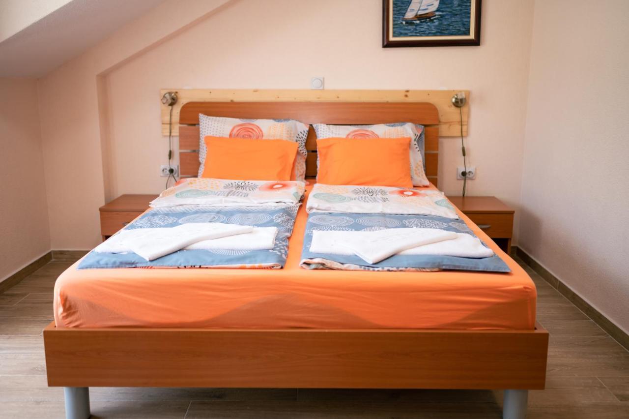 Hotel Holiday-M Ohrid Buitenkant foto