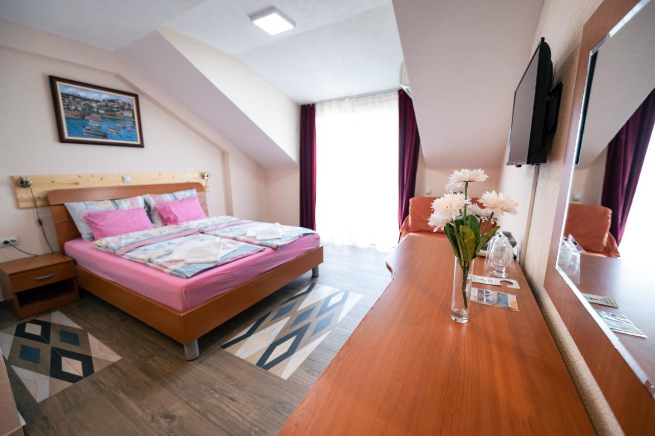 Hotel Holiday-M Ohrid Buitenkant foto