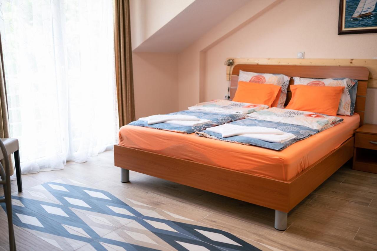 Hotel Holiday-M Ohrid Buitenkant foto